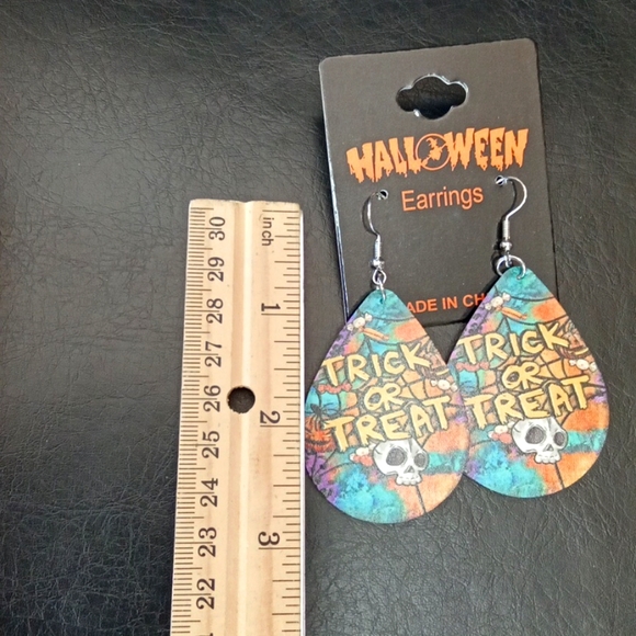 3 For $15 Trick or Treat Skull Earrings NEW π¬π¬π¬ - Picture 3 of 4